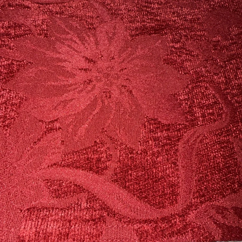 4 Vintage Red Textured Floral Flowers Christmas Cloth Placemats 18 X 12.75 Inch
